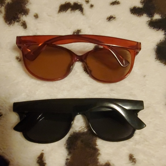 2 Pair Sunglasses - Oversized and Wayfarer - Picture 2 of 6